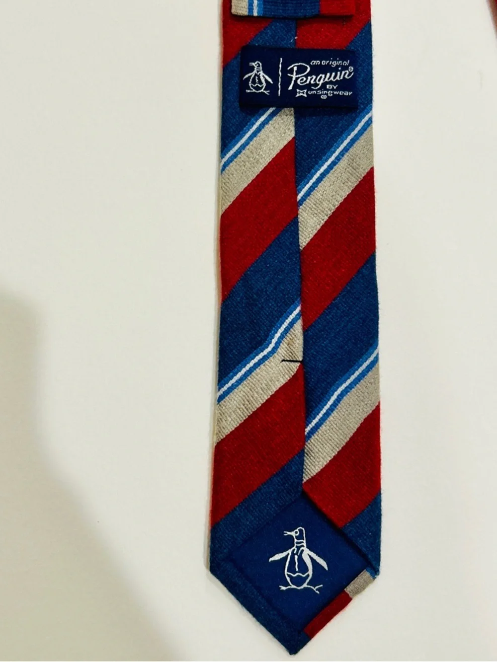 Penguin by Munsingwear red, blue, and beige diagonal striped tie #preppy #retro